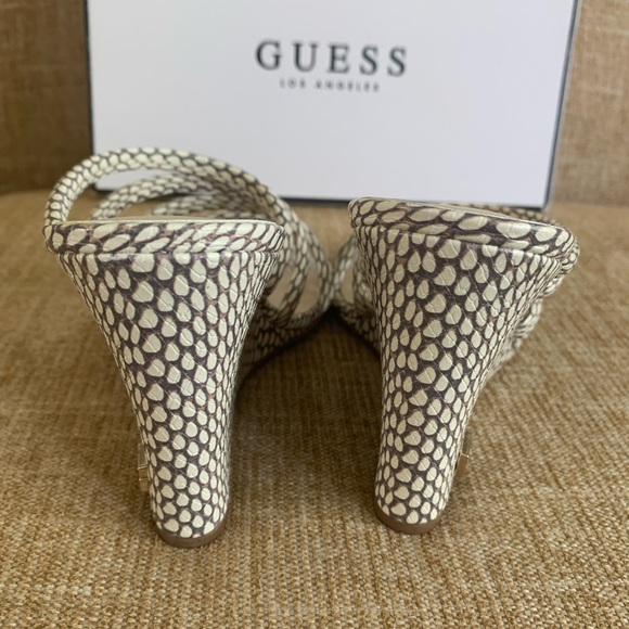 Guess Wedge Sandal Size 8 - Picture 4 of 6